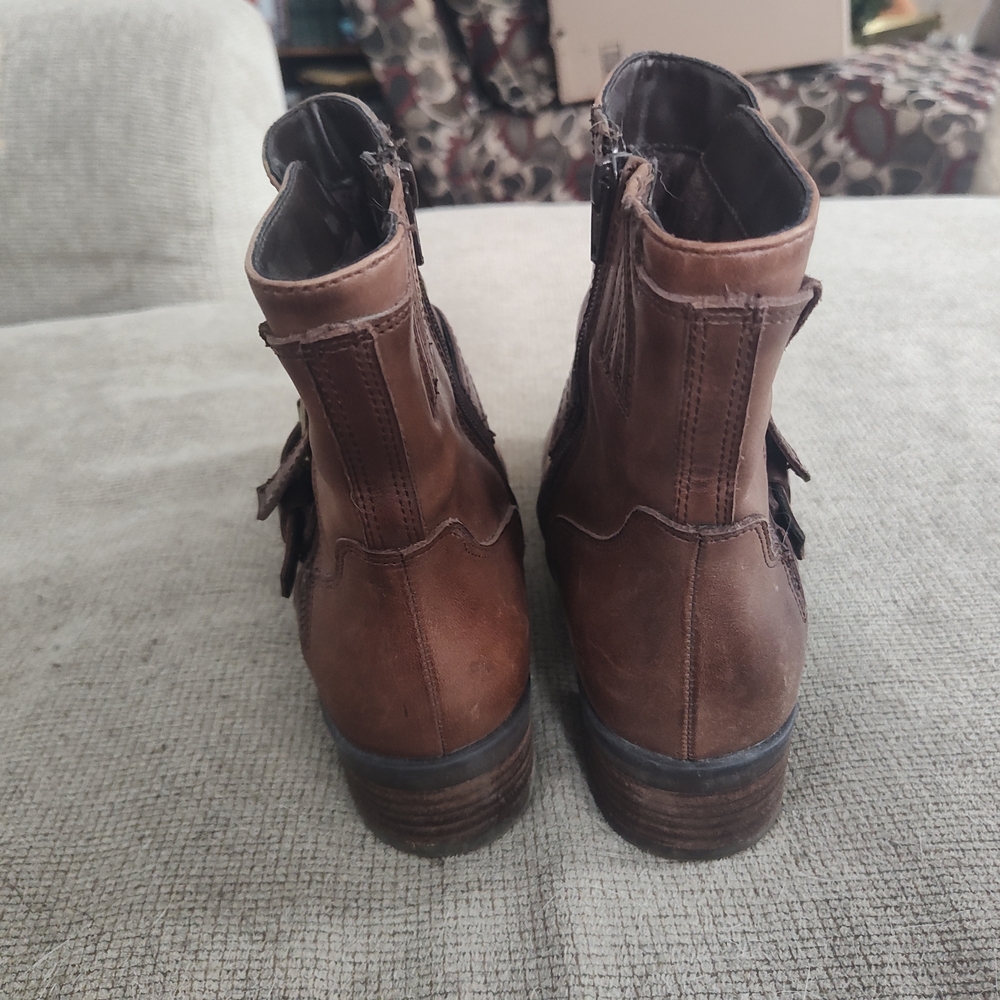Earth Drumlin Brown Leather Ankle Boots - Picture 3 of 5